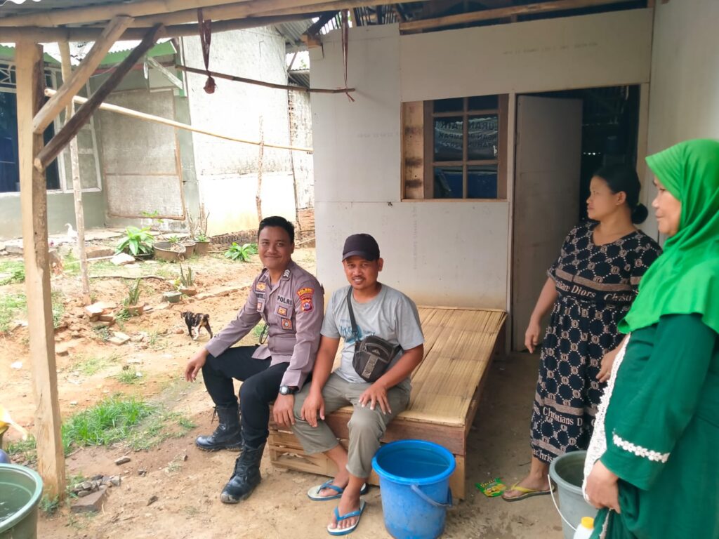 Sambangi Warga Dengan Door to door Sistem (DDS), Bhabinkamtibmas Polsek Angsana Berikan Pesan Kamtibmas 6 WhatsApp Image 2023 10 28 at 15.47.18