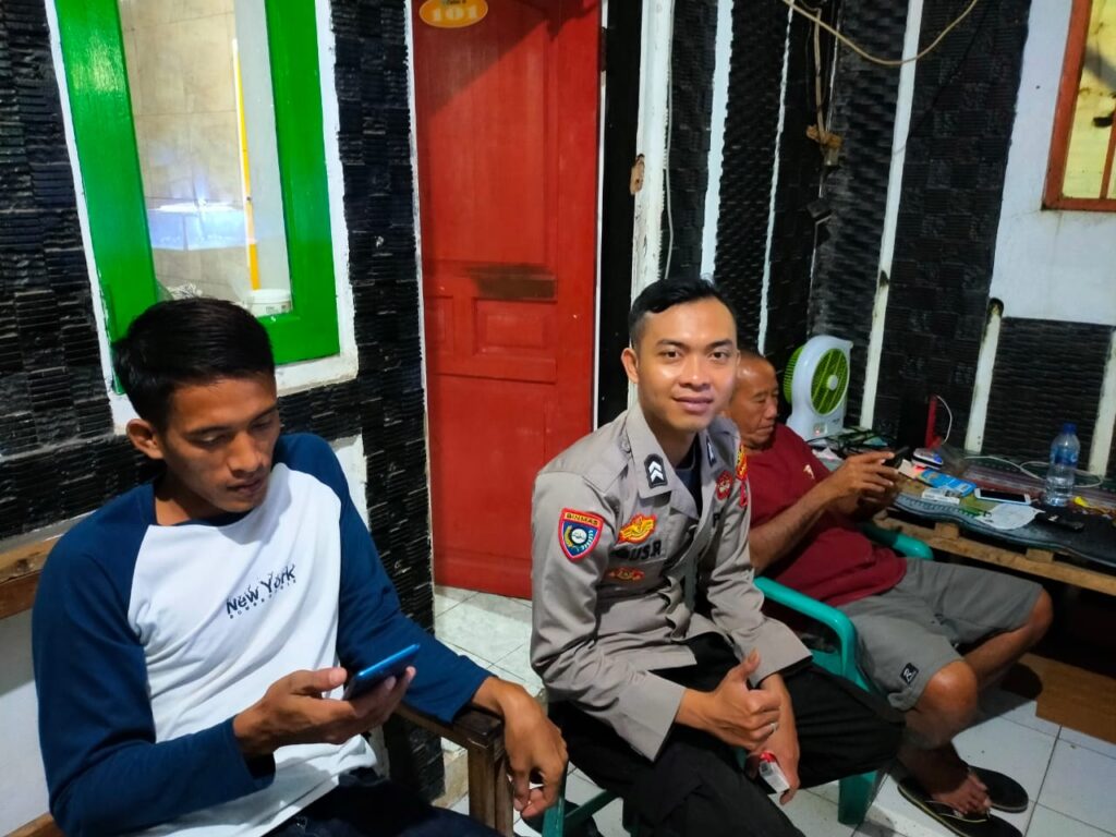 Anggota Polsek Panimbang Melaksanakan Kegiatan Rutin KRYD untuk Meningkatkan Komunikasi dan Kesadaran Kamtibmas 2 WhatsApp Image 2023 10 28 at 16.06.13