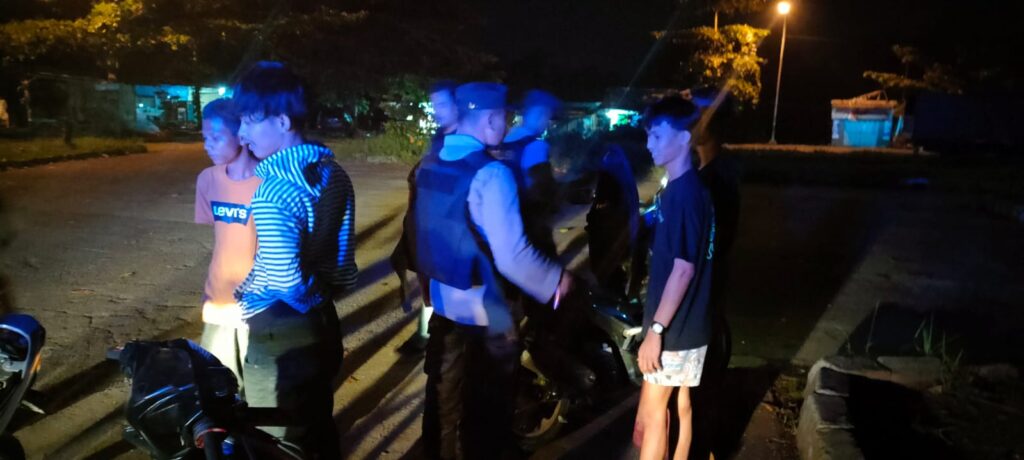 Polsek Pandeglang Melakukan Patroli Rutin untuk Mencegah Tindak Kriminalitas dan Meningkatkan Kesadaran Kamtibmas 3 WhatsApp Image 2023 10 28 at 16.08.28