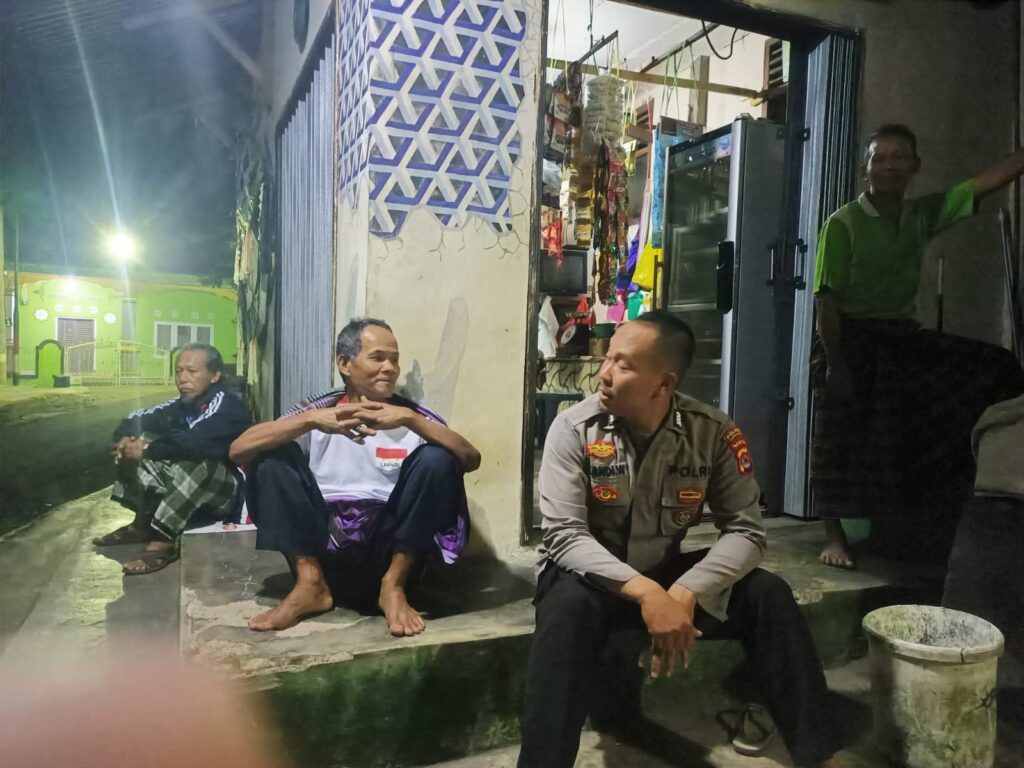Polsek Pulosari Terus Berupaya Mengamankan Desa Binaan Melalui Sambang Warga 9 WhatsApp Image 2023 10 29 at 07.05.39