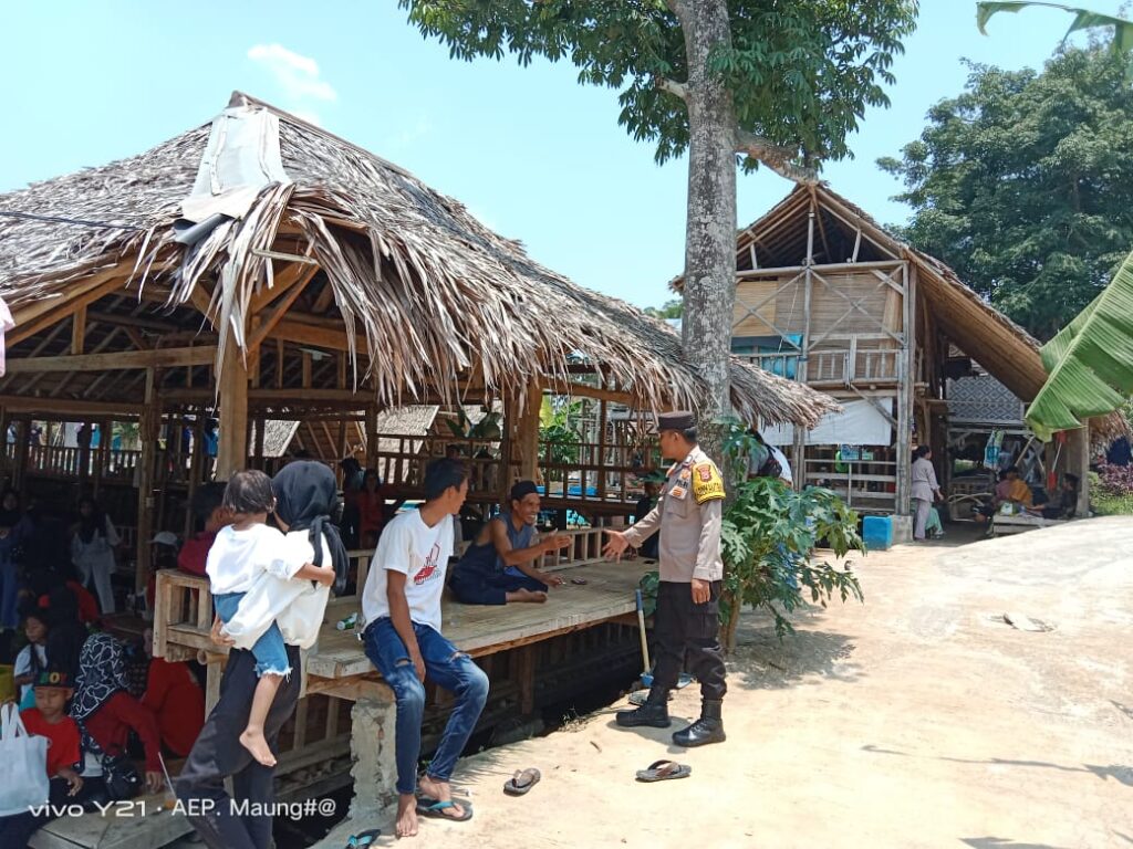 Polsek Cikedal Lakukan Patroli Pengamanan di Tempat Wisata Saung Bu Ende 8 WhatsApp Image 2023 10 29 at 17.25.46