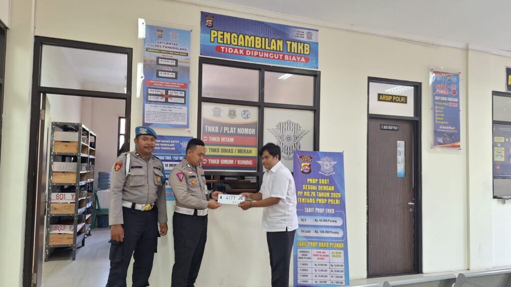 Sipropam Polres Pandeglang Lakukan Pengamanan Kantor Samsat 3 WhatsApp Image 2023 10 30 at 10.09.32