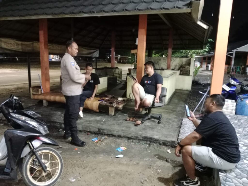 Polsek Carita Melaksanakan Patroli Malam Guna Cegah Gangguan Kamtibmas 8 WhatsApp Image 2023 10 30 at 21.35.36