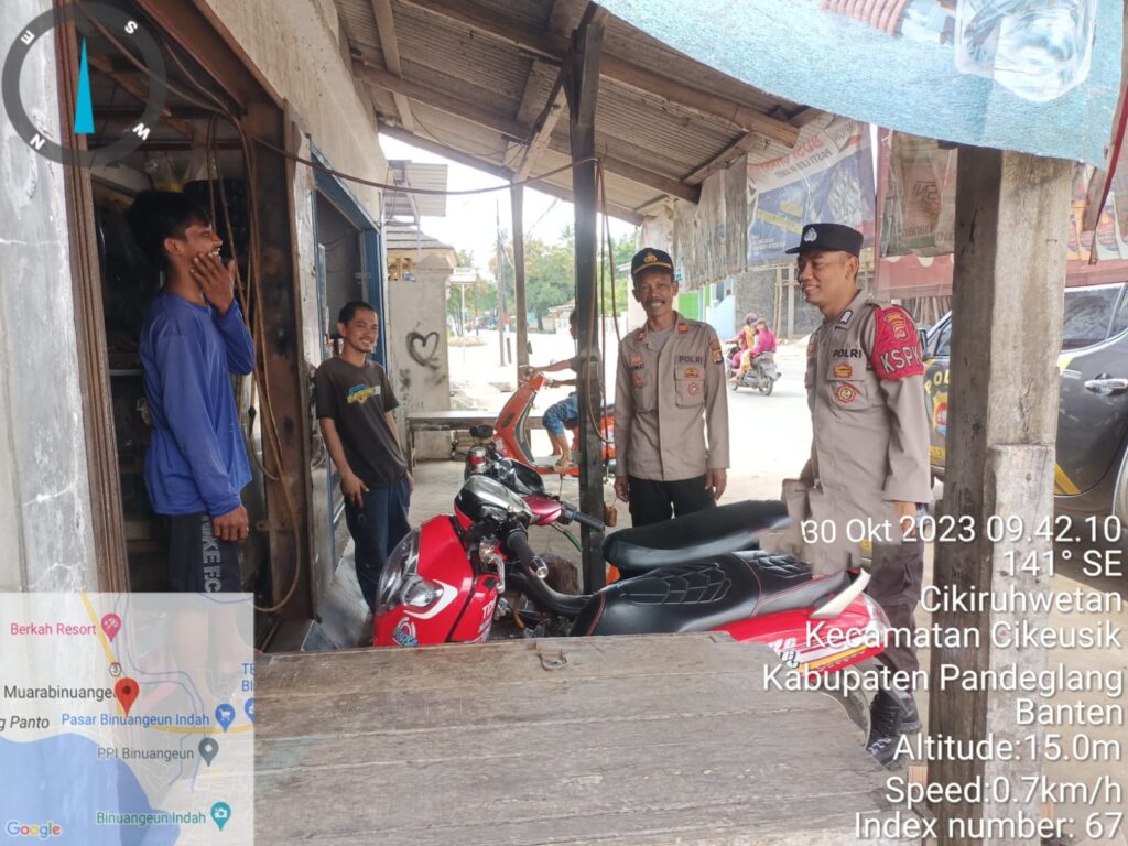 Polsek Cikeusik Gelar Patroli Siang Hari dalam Upaya Menjaga Kamtibmas 10 WhatsApp Image 2023 10 30 at 21.38.55