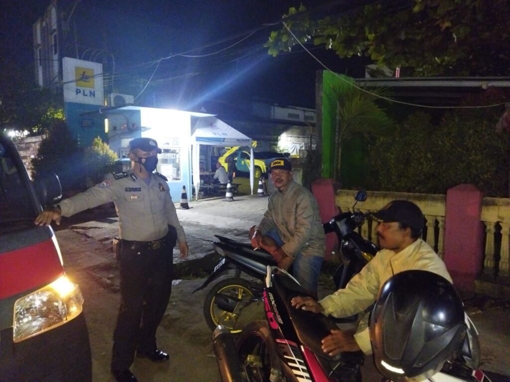 Patroli Malam Polsek Labuan: Meningkatkan Keamanan dan Ketertiban Masyarakat 5 WhatsApp Image 2023 10 31 at 20.44.24