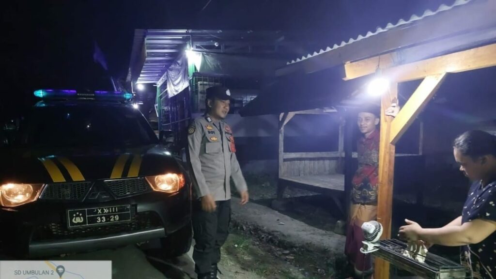 Polsek Cikeusik Gelar Patroli Malam Intensif Demi Ciptakan Kamtibmas Aman dan Kondusif 10 WhatsApp Image 2023 11 01 at 09.44.37