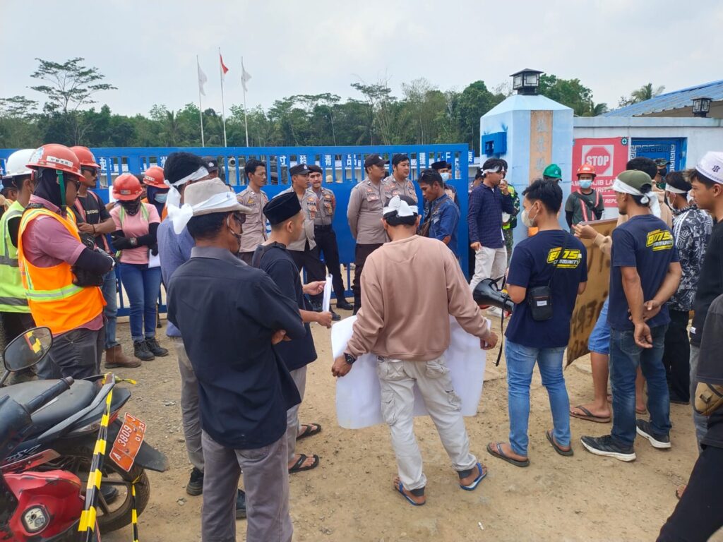 Pengamanan Aksi Unjuk Rasa di Wilayah Polsek Bojong 7 WhatsApp Image 2023 11 03 at 09.44.28
