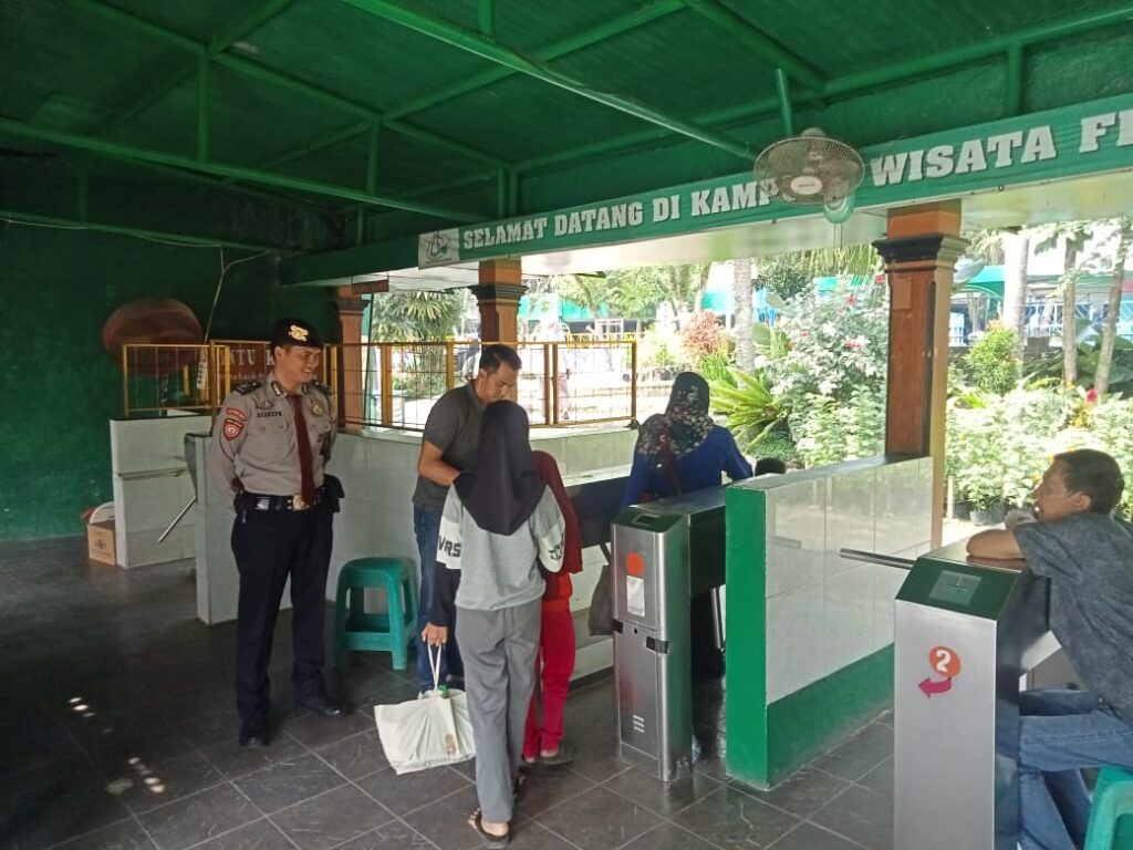 Polres Pandeglang Gelar Patroli Wisata, Antisipasi Kriminalitas dan Ciptakan Rasa Aman 7 WhatsApp Image 2023 11 06 at 13.03.44