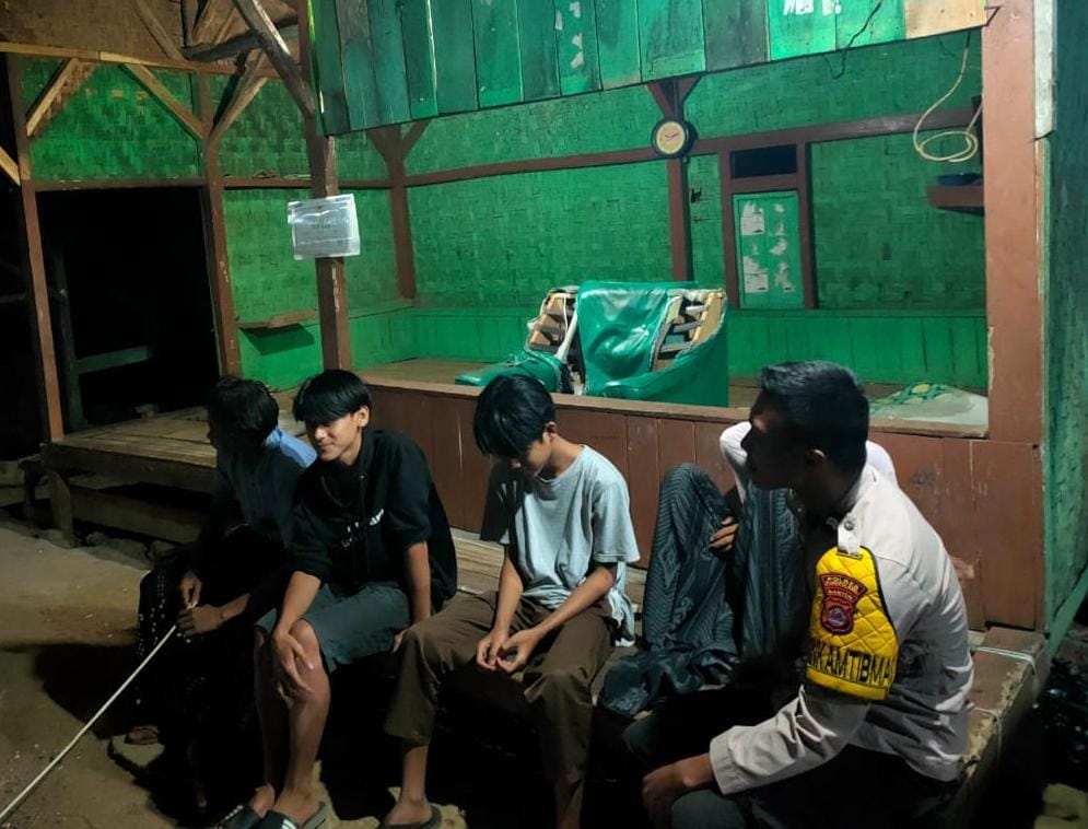 Polsek Bojong Gelar Patroli Malam untuk Meningkatkan Kamtibmas 6 WhatsApp Image 2023 11 07 at 18.31.01