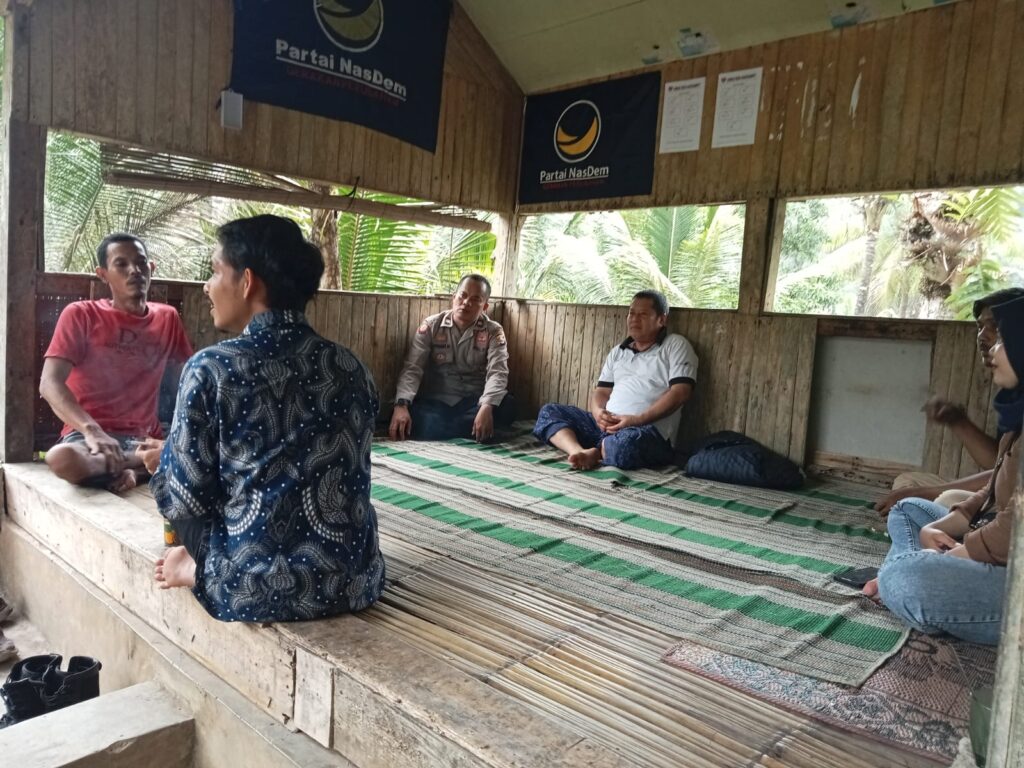 Sambang Silaturahmi oleh Bhabinkamtibmas Polsek Saketi untuk Menciptakan Situasi Kamtibmas Aman dan Tertib 3 WhatsApp Image 2023 11 07 at 19.19.58