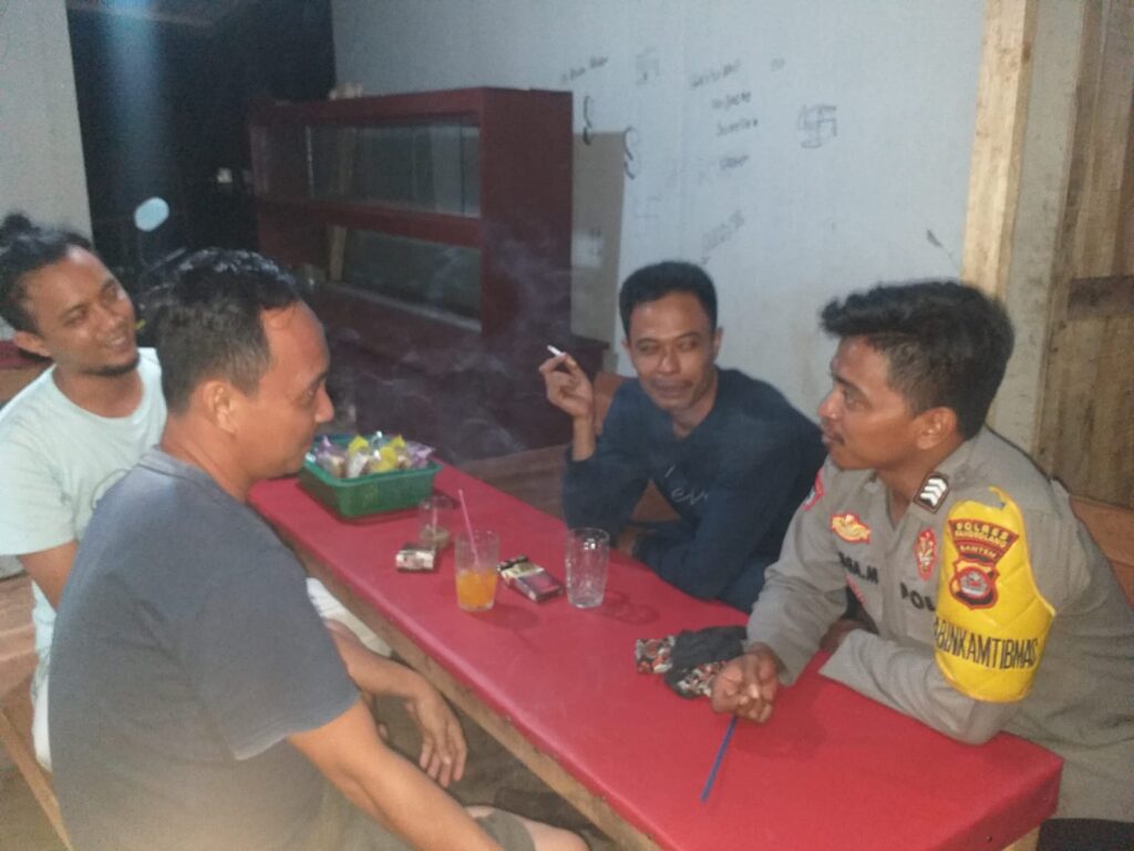 Polsek Saketi Gelar Patroli Malam untuk Mempertahankan Kamtibmas Wilayah 4 WhatsApp Image 2023 11 07 at 20.09.05