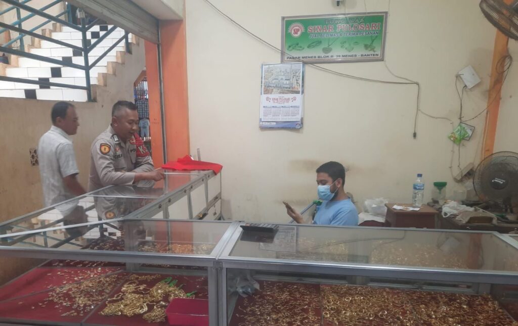 Cegah Pencurian, Polsek Menes Lakukan Patroli Dialogis Ke Toko Mas 9 WhatsApp Image 2023 11 08 at 17.15.22