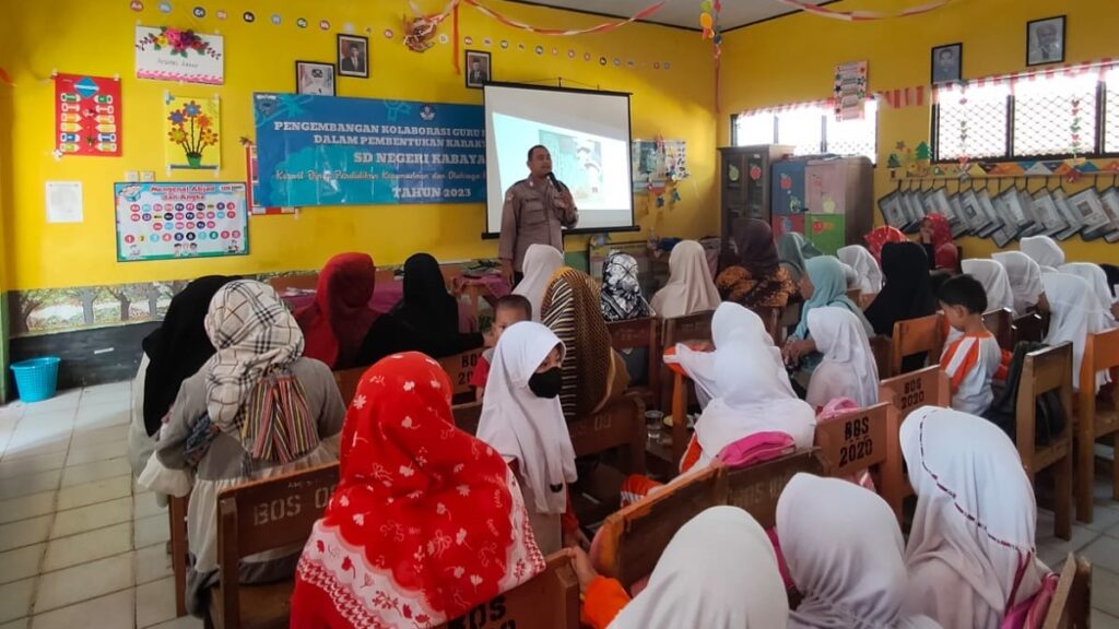 Bhabinkamtibmas Polsek Pandeglang Sosialisasikan Pencegahan Bullying di Sekolah 4 WhatsApp Image 2023 11 09 at 11.29.20