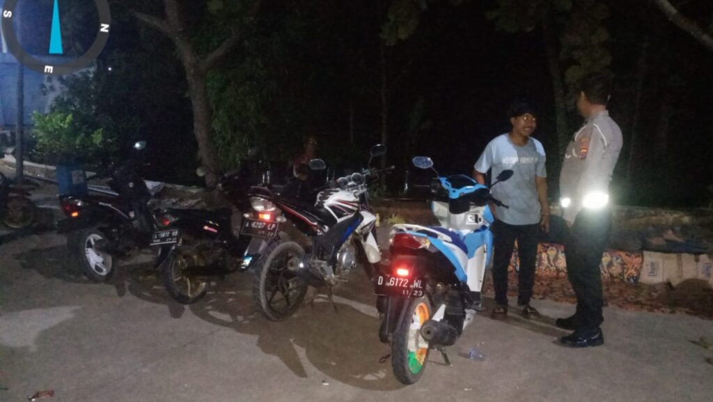 Polsek Menes Tingkatkan Patroli Malam untuk Ciptakan Keamanan dan Kondusifitas 6 WhatsApp Image 2023 11 11 at 10.39.08