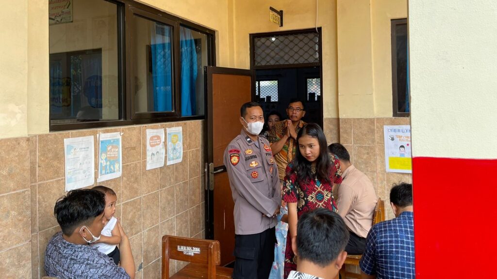 Polsek Labuan Amankan Tempat Ibadah untuk Ciptakan Kondisi Aman dan Kondusif 10 WhatsApp Image 2023 11 12 at 10.06.45