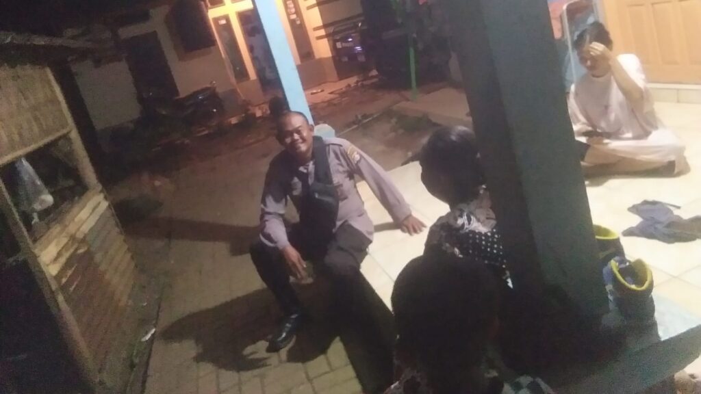 Polsek Menes Gelar Sambang Kampung untuk Meningkatkan Soliditas dengan Masyarakat 7 WhatsApp Image 2023 11 12 at 13.24.18