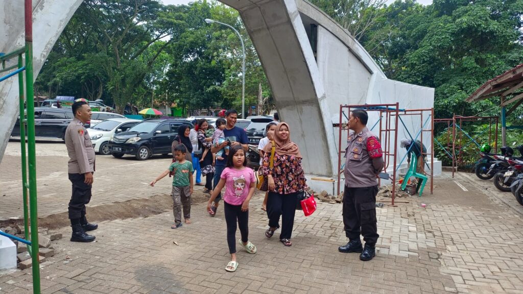 Polsek Banjar Pastikan Keamanan dan Kenyamanan Pengunjung Wisata Pemandian Air Panas 9 WhatsApp Image 2023 11 12 at 17.02.54