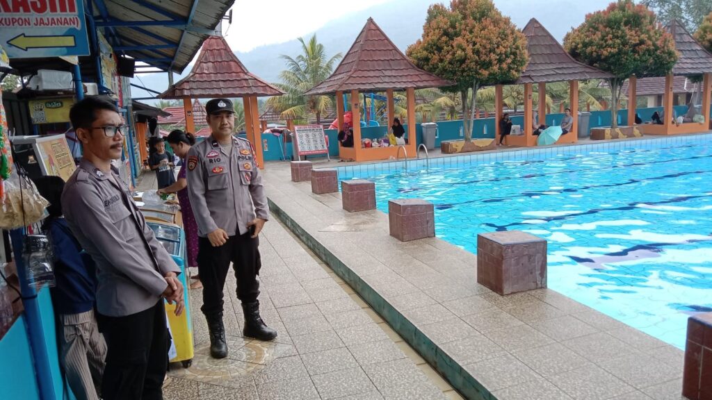 Polsek Mandalawangi Gencar Lakukan Pengamanan dan Himbauan di Wisata DM Desa Kurung Kambing 10 WhatsApp Image 2023 11 12 at 17.50.03