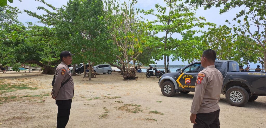 Polsek Sumur Ingatkan Pengunjung Wisata agar Selalu Berhati-hati dan Jaga Keamanan 4 WhatsApp Image 2023 11 12 at 20.04.45