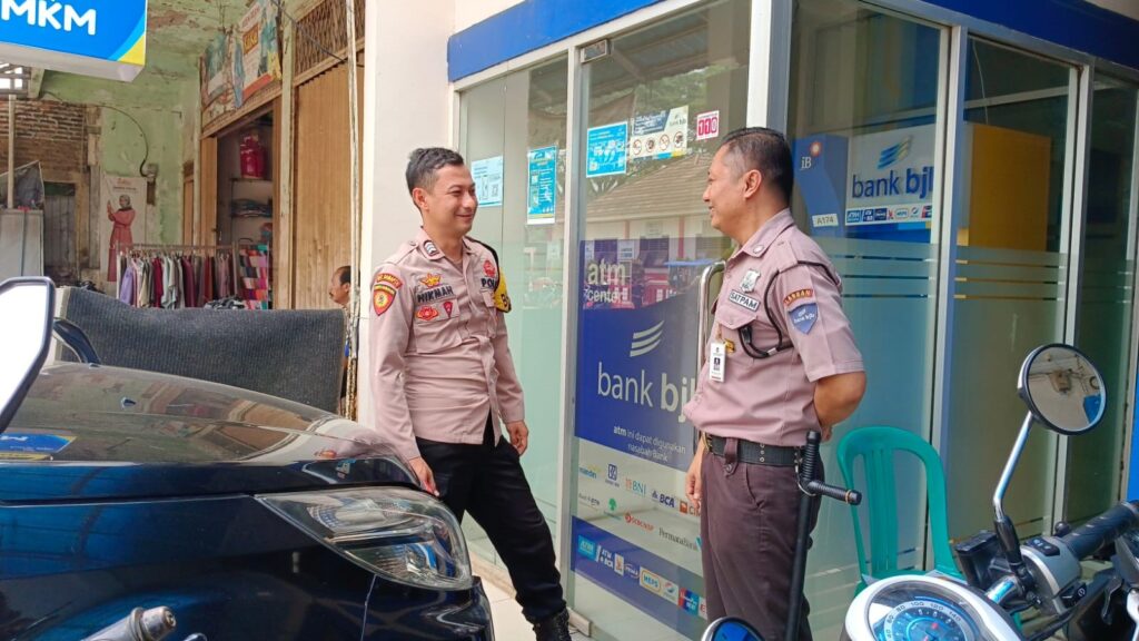 Polsek Menes Gencar Lakukan Patroli Siang Hari, Fokus Ke Area Perbankan dan Mesin ATM untuk Antisipasi Kejahatan Konvensional 3 WhatsApp Image 2023 11 13 at 10.26.51 1