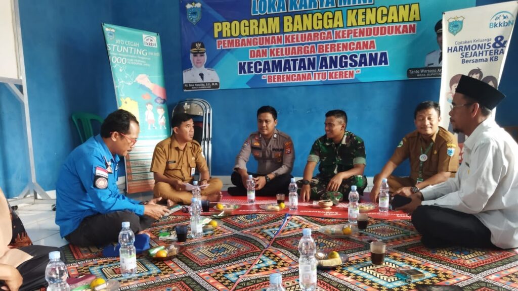 Hadiri Kegiatan Lokakarya Mini, Bhabinkamtibmas Polsek Angsana Berikan Pesan Kamtibmas 4 WhatsApp Image 2023 11 13 at 14.58.13