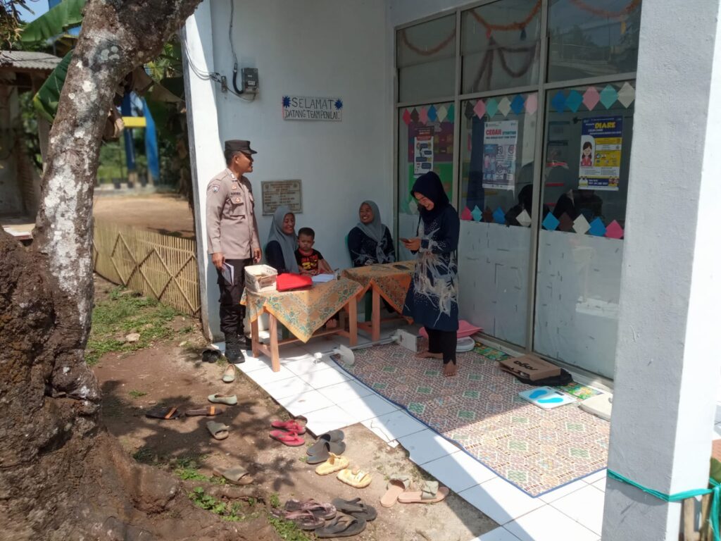 Datangi Posyandu, Polsek Cikedal Ciptakan Keamanan 2 WhatsApp Image 2023 11 16 at 10.23.05
