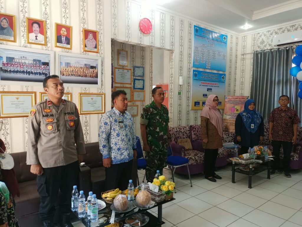 Polsek Pulosari Hadiri Peluncuran Imunisasi Hepatitis B untuk Tenaga Medis Pulosari 3 WhatsApp Image 2023 11 16 at 11.09.17