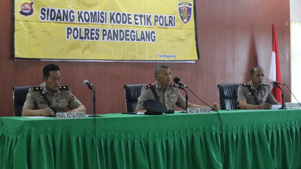 Polres Pandeglang Gelar Sidang Disiplin terhadap 2 Personel 6 WhatsApp Image 2023 11 16 at 12.09.17