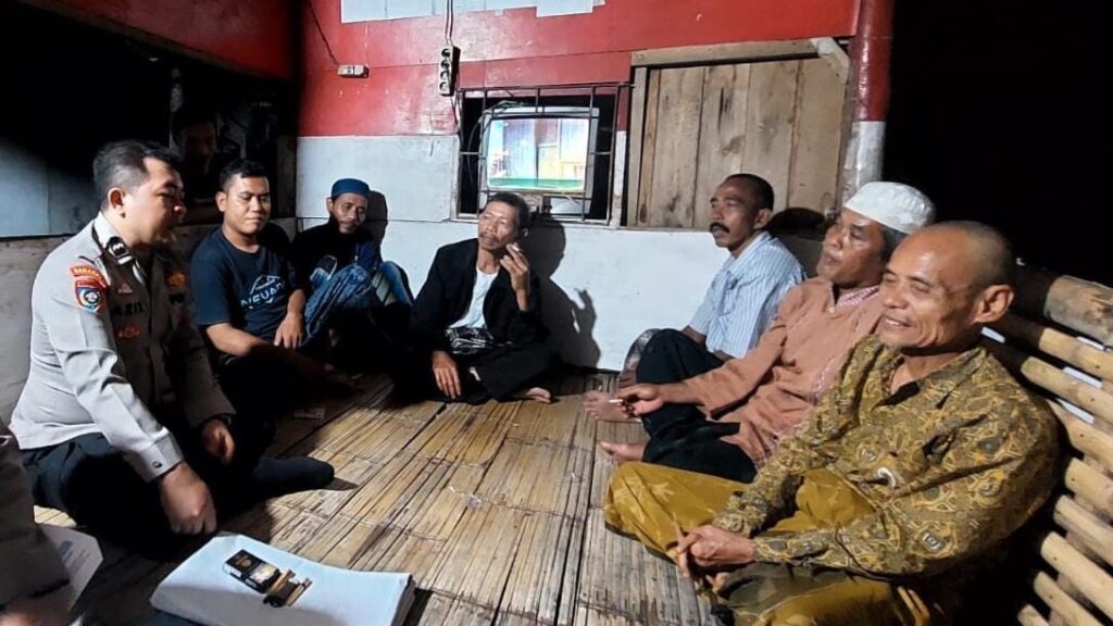 Polsek Banjar Gencar Lakukan Sambang DDS untuk Meningkatkan Kemitraan Kamtibmas 8 WhatsApp Image 2023 11 16 at 19.22.35