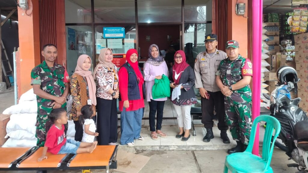 Kanit Sabhara Polsek Cadasari Memantau Penyaluran Bantuan Keluarga Rawan Stunting 7 WhatsApp Image 2023 11 16 at 21.15.49