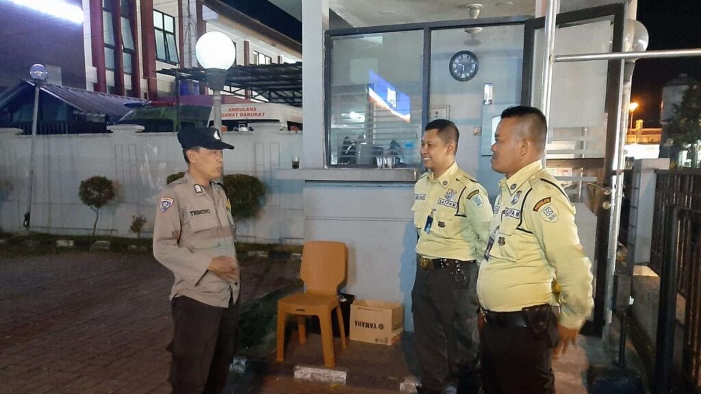 Polsek Pandeglang Intensifkan Patroli Rutin untuk Cegah Tindak Pidana 4 WhatsApp Image 2023 11 17 at 05.35.00