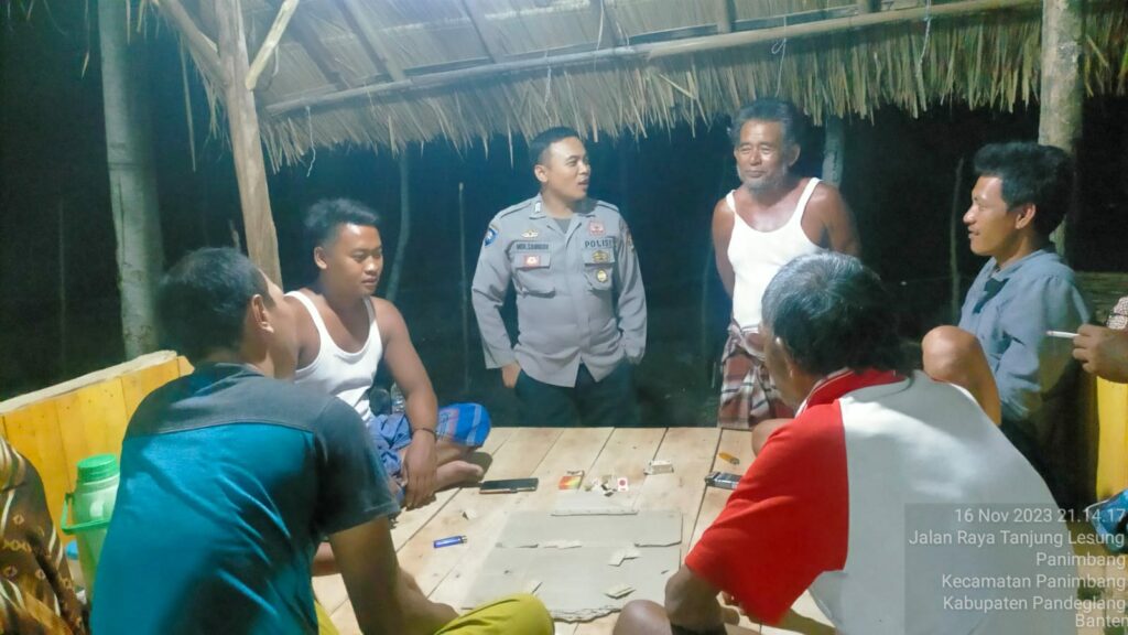 Patroli Malam, Keamanan Terjamin: Polsek Panimbang Berupaya Ciptakan Situasi Kamtibmas yang Aman 6 WhatsApp Image 2023 11 17 at 07.56.37