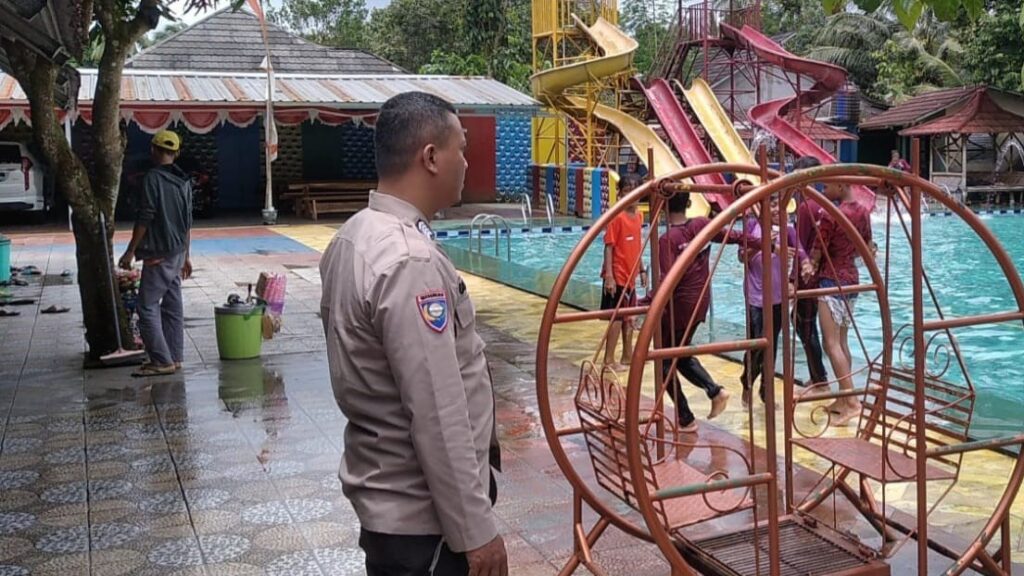 Polsek Menes Tingkatkan Pengamanan dan Monitoring di Obyek Wisata Kolam Renang 1 WhatsApp Image 2023 11 18 at 09.19.32