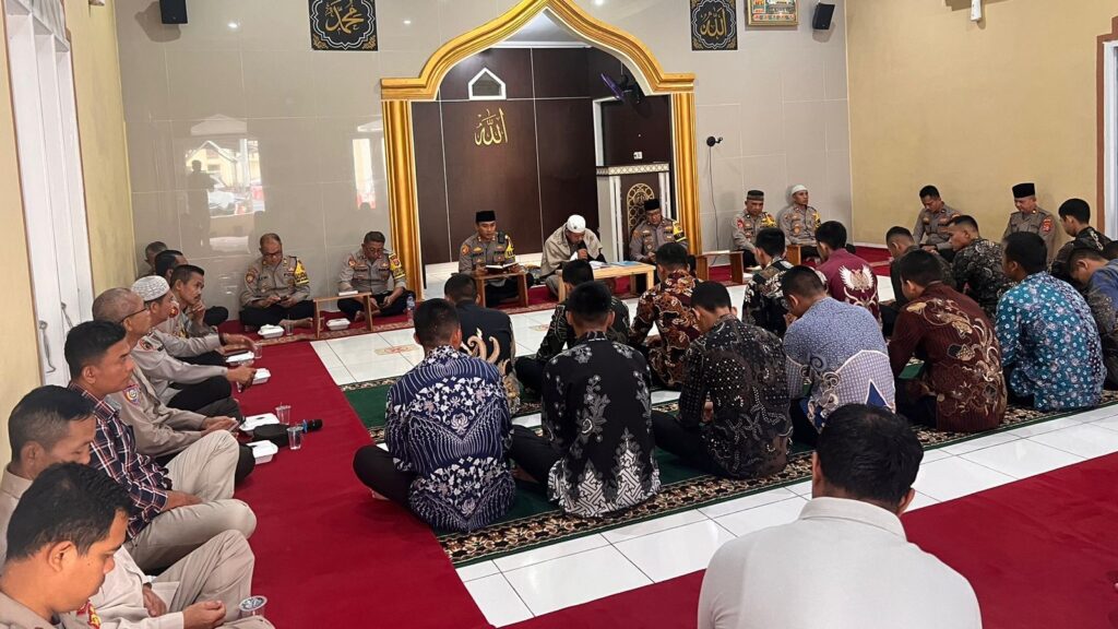 Polres Pandeglang Gelar Pengajian Rutin untuk Meningkatkan Iman dan Taqwa Personel 7 WhatsApp Image 2023 11 30 at 09.07.27