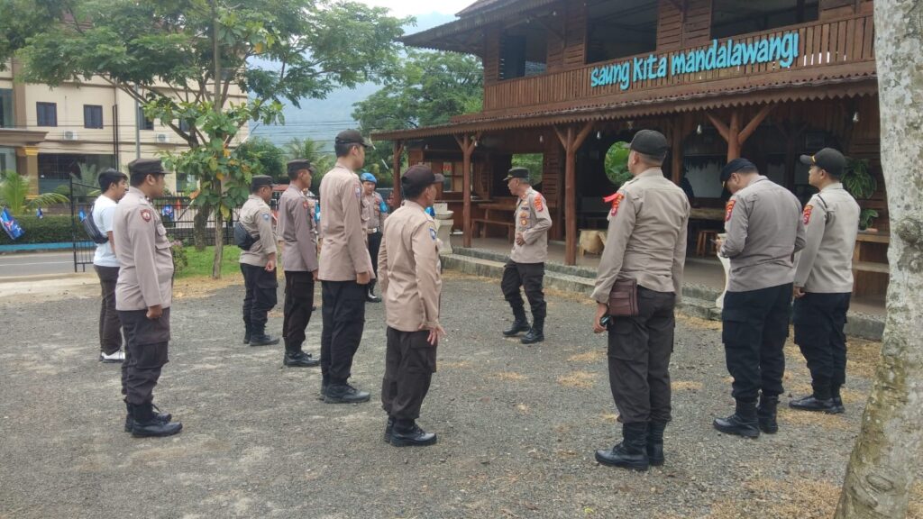 Wujudkan Situasi Damai, Personel Polres Pandeglang Amankan Kampanye Terbuka 10 WhatsApp Image 2023 12 08 at 13.50.57
