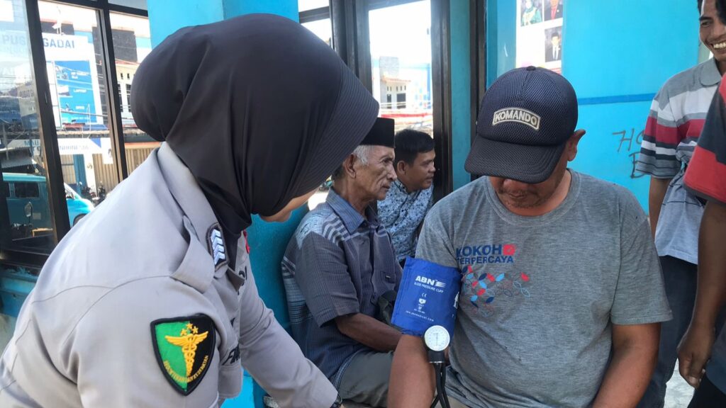 Pelayanan Prima Sidokkes Polres Pandeglang Cek Kesehatan Sopir dan Opal 7 WhatsApp Image 2023 12 21 at 11.50.23