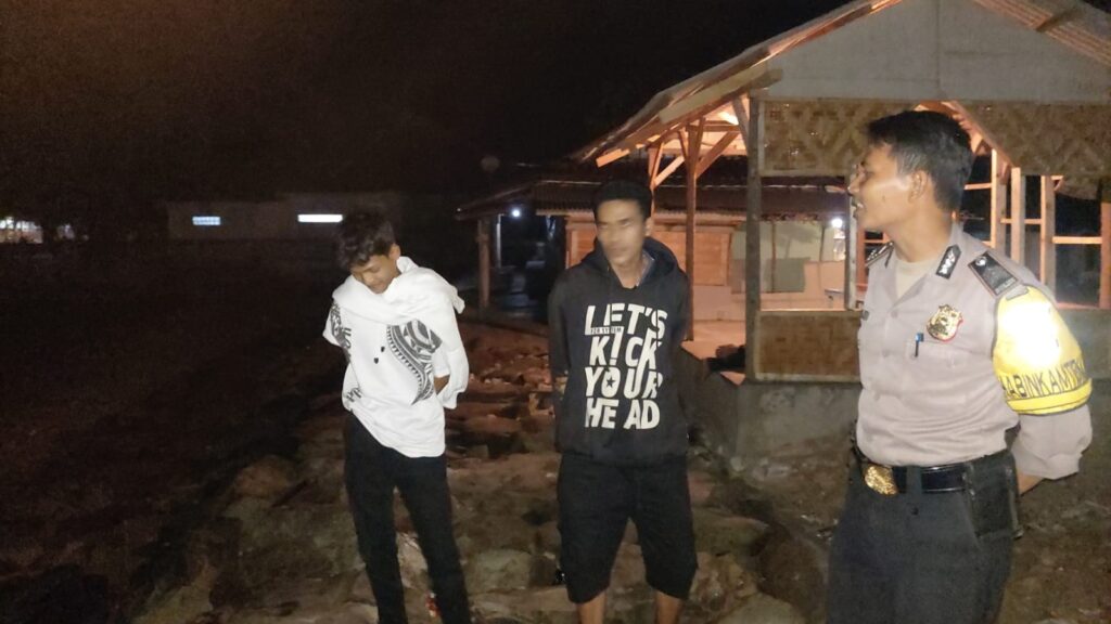 Patroli Malam Polsek Labuan Tingkatkan Keamanan dan Kenyamanan Warga 4 WhatsApp Image 2023 12 22 at 02.14.09