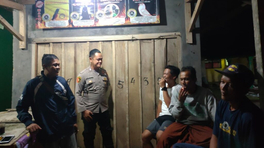 Polsek Carita Gencar Lakukan Patroli Malam untuk Menjamin Keamanan Warga 5 WhatsApp Image 2023 12 22 at 06.16.35