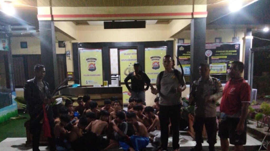 Polsek Pandeglang Berhasil Mengamankan 24 Pelajar yang Hendak Tawuran 6 WhatsApp Image 2023 12 22 at 07.04.10
