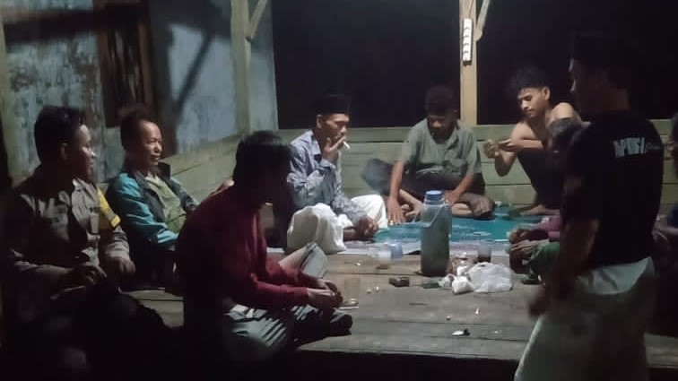 Polsek Bojong: Patroli Sambang Dialogis Malam Hari 3 WhatsApp Image 2023 12 22 at 11.06.10