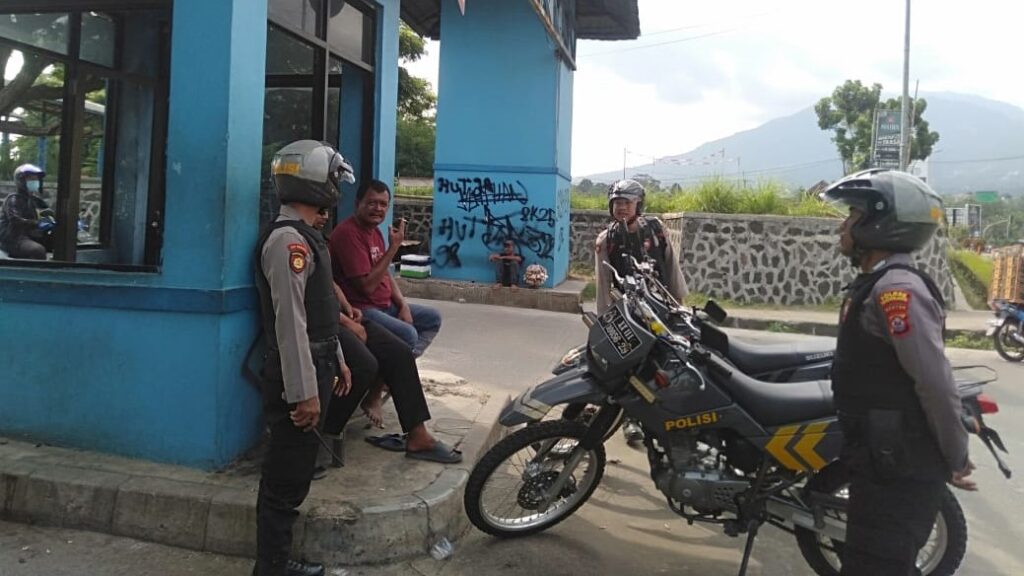 Sat Samapta Polres Pandeglang Gelar Patroli untuk Menciptakan Rasa Aman di Masyarakat 1 WhatsApp Image 2023 12 23 at 07.13.31