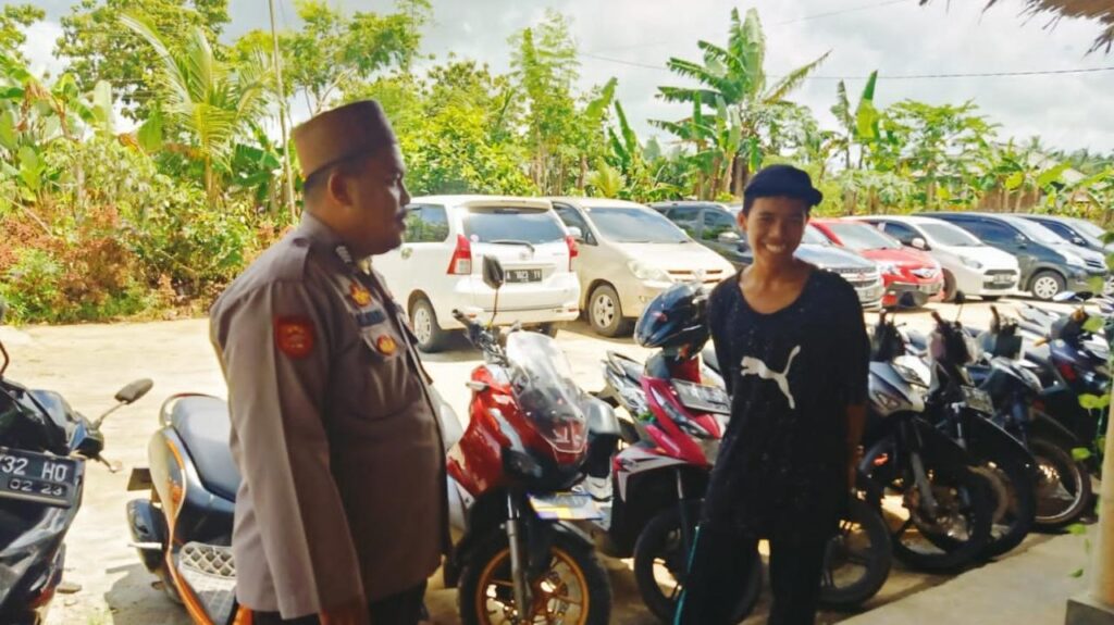 Polsek Cikedal Ciptakan Situasi Kamtibmas Aman Kondusif dengan DDS (Door To Door System) 7 WhatsApp Image 2023 12 23 at 18.09.04