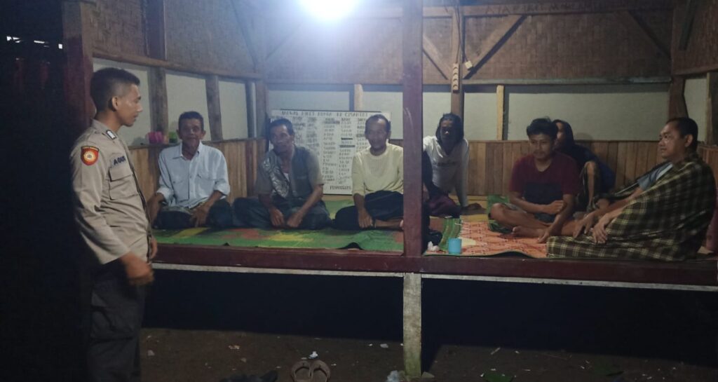 Polsek Bojong Rutin Gelar Patroli Malam, Tingkatkan KRYD untuk Mewujudkan Kamtibmas yang Aman dan Kondusif 9 WhatsApp Image 2023 12 24 at 11.45.46