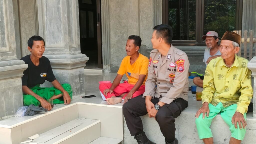 Bhabinkamtibmas Polsek Cibaliung Bangun Sinergi dengan Warga Binaan, Ajak Warga Jaga Kondusifitas Kampung menjelang Pemilu 2024 4 WhatsApp Image 2023 12 24 at 12.02.39