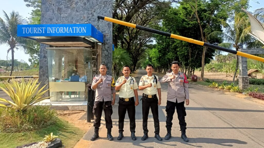 Polsek Panimbang Amankan dan Ciptakan Kenyamanan di Wisata Tanjung Lesung 9 WhatsApp Image 2023 12 24 at 18.16.20