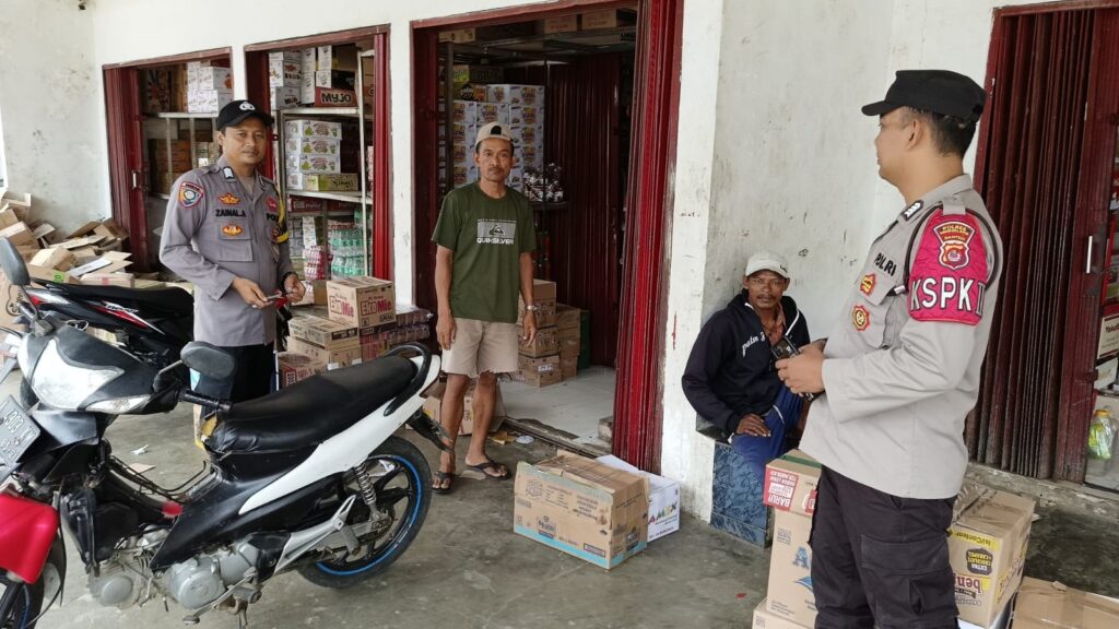 Patroli Siang Hari, Upaya Polsek Cikeusik Ciptakan Kamtibmas Aman dan Kondusif 6 WhatsApp Image 2023 12 26 at 14.26.39