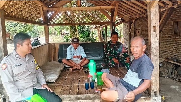 Seruan Pemilu Damai: Bhabinkamtibmas Polsek Cadasari Terus Berikan Himbauan kepada Warga 1 WhatsApp Image 2023 12 26 at 18.54.57