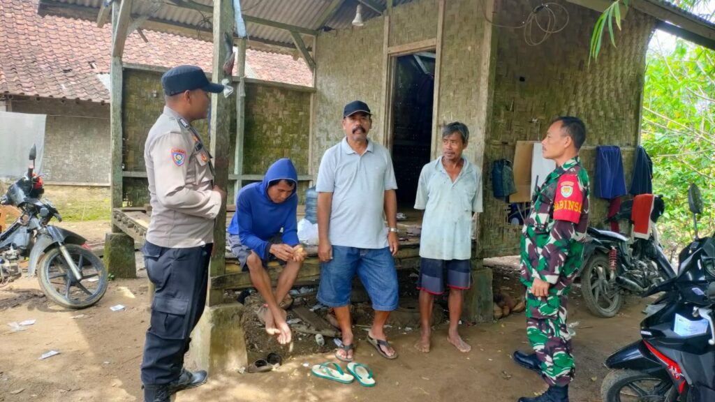 Polsek Munjul Gencarkan Kegiatan Sambang KRYD untuk Cegah Kejahatan dan Gangguan Kamtibmas 3 WhatsApp Image 2023 12 26 at 20.27.13