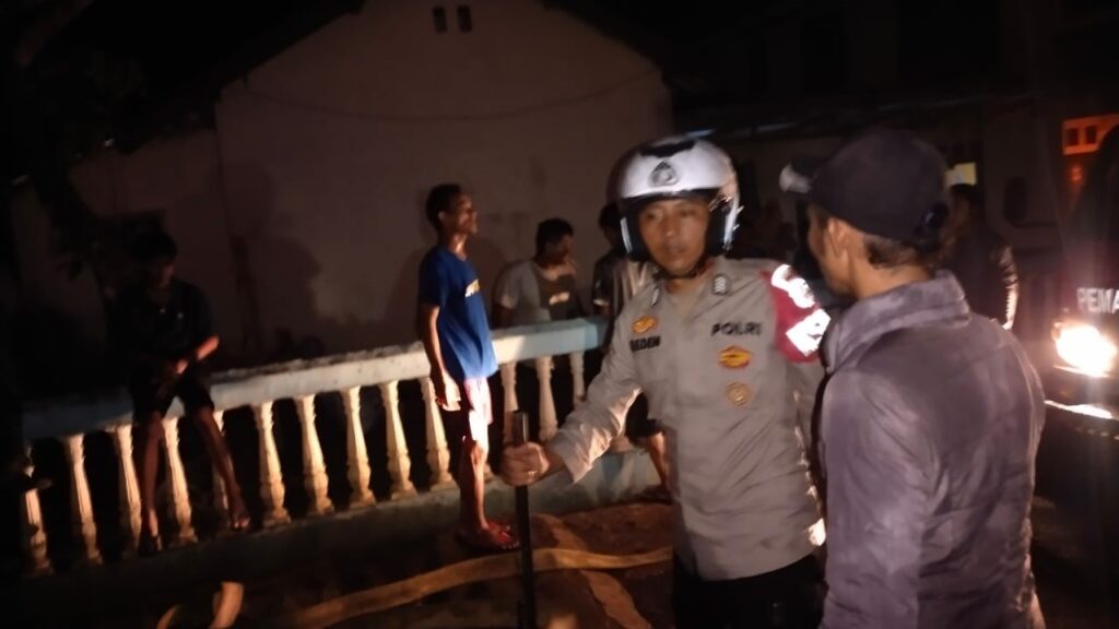 Kebakaran di Pondok Pesantren Toriqotul Huda, Polsek Saketi Berikan Himbauan ke Masyarakat 7 WhatsApp Image 2023 12 27 at 13.52.25