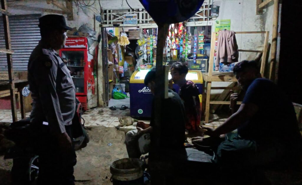 Polsek Bojong Giatkan Patroli Malam untuk Menjaga Kamtibmas Selama Bulan Ramadan 8 WhatsApp Image 2024 04 02 at 8.23.10 AM